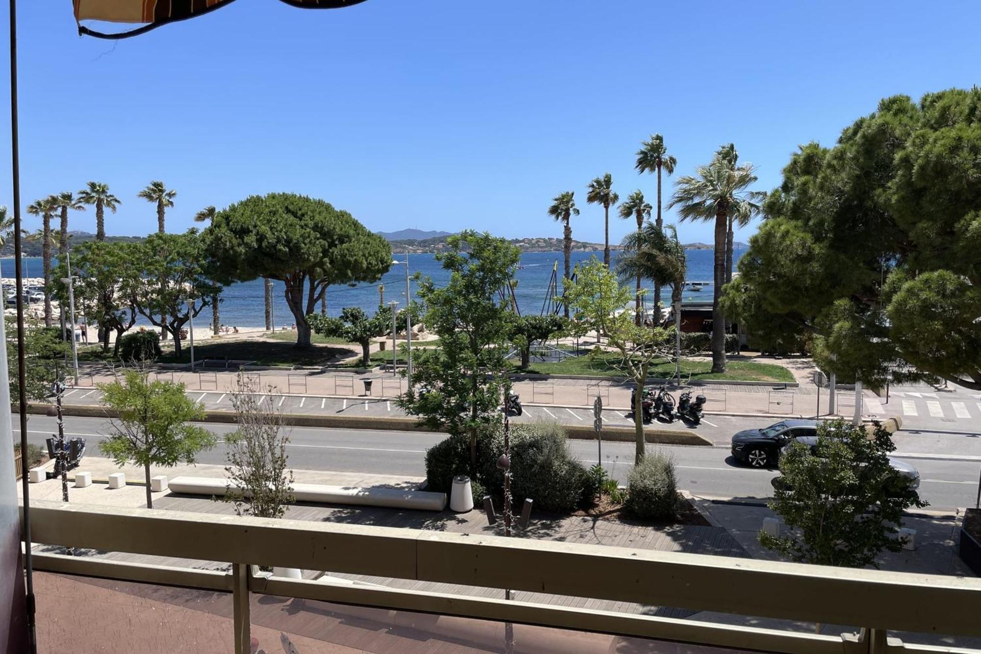 With Large Balcony - Sea View * Bandol